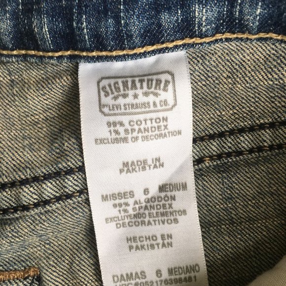 Levi Low-Rise Bootcut Jeans - Picture 5 of 5